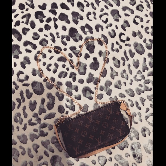 ✨LAST ONE✨[boutique] gold crossbody chain - Picture 7 of 8